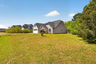 106 Sonia Drive, Hubert, NC 28539 — 4-bedroom home in Eastport, Hubert, NC, photo 22 of 30: IMG_6827