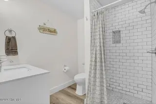 1720 N New River Drive, Surf City, NC 28445 — 5-bedroom home in Old Settlers Beach, Surf City, NC, photo 19 of 44