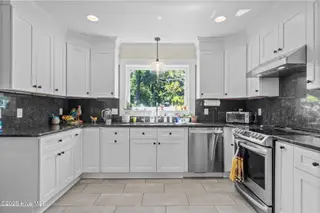 418 Forest Hills Drive, Wilmington, NC 28403 – photo 15: kitchen