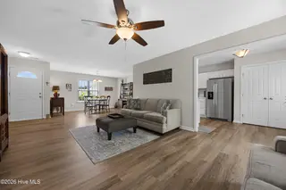 113 Rolling Meadow Drive, Richlands, NC 28574 — 3-bedroom home in Rolling Meadows, Richlands, NC, photo 9 of 46: 16_living room