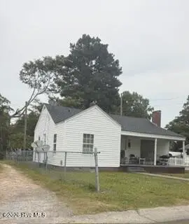 213 E Hillsboro Street, Mount Olive, NC 28365 – photo 2: IMG_2311