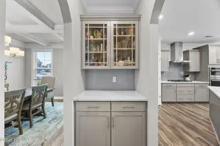 439 Sugar Cove, Wilmington, NC 28411 — 5-bedroom home in Scotts Hill Village, Wilmington, NC, photo 13 of 63: 10_butler's pantry