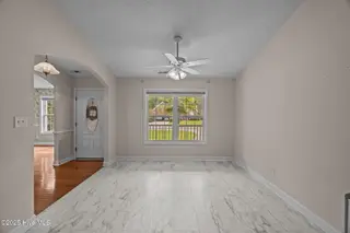 303 Deerfield Drive, New Bern, NC 28562 — 3-bedroom home in Deerfield, New Bern, NC, photo 14 of 53: 303 Deerfield Drive