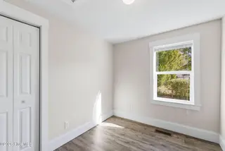 1913 Adams Street, Wilmington, NC 28401 – photo 13: 07frontbed