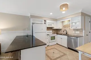 301 E Commerce Way Road 255 Sea Spray, Atlantic Beach, NC 28512 – photo 5: Kitchen
