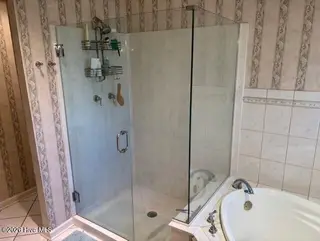 2422 Tram Road, New Bern, NC 28562 – photo 14: Principal Bathroom