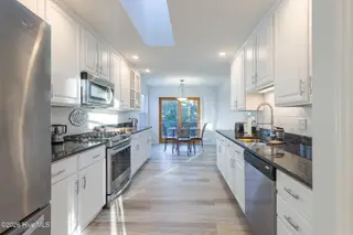 208 Eighth Street, New Bern, NC 28560 — 3-bedroom home in Trolley Run, New Bern, NC, photo 15 of 61: Trolley Run
