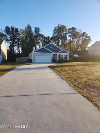704 Lenox Drive, Holly Ridge, NC 28445 — 4-bedroom home in The Preserve At Morris Landing, Holly Ridge, NC, photo 2 of 45
