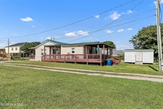 1004 Avery Street, Morehead City, NC 28557 – photo 2: DSC06106