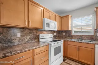 138 NE 74th Street, Oak Island, NC 28465 — 3-bedroom home, Oak Island, NC, photo 13 of 44