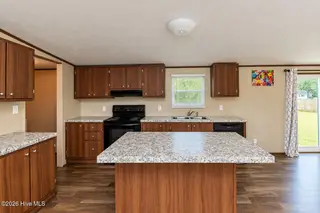 102 Bonnie Farms Road, Dudley, NC 28333 — 3-bedroom manufactured home in Bonnie Farms, Dudley, NC, photo 5 of 20: kitchen