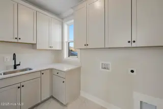 115 S Middleton Drive NW, Calabash, NC 28467 – photo 23: Laundry