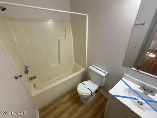 205 Commons Court, New Bern, NC 28560 — 3-bedroom home in Rivershore Commons, New Bern, NC, photo 5 of 15: Primary Bathroom