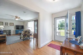 123 Crescent Drive, Beaufort, NC 28516 – photo 5: Foyer