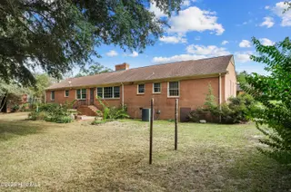 611 Gloucester Road, Goldsboro, NC 27534 — 3-bedroom home in Spring Valley, Goldsboro, NC, photo 8 of 37: 10-611 Gloucester Rd-10