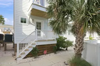 107 W Bogue Boulevard 3, Atlantic Beach, NC 28512 – photo 4: 1-web-or-mls-IMG_9705
