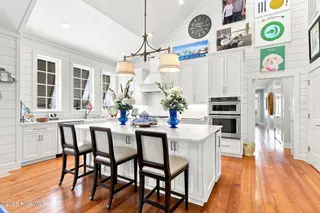 109 Broad Street, Beaufort, NC 28516 – photo 11: Kitchen and island
