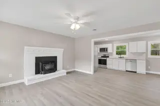 175 Kellumtown Road, Hubert, NC 28539 — 3-bedroom home, Hubert, NC, photo 6 of 23: Liv Rm (2)