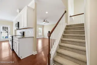 2204 Birch Hollow Drive, Winterville, NC 28590 – photo 19: going up