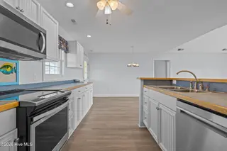310 Joan Court, Beaufort, NC 28516 – photo 10: Kitchen