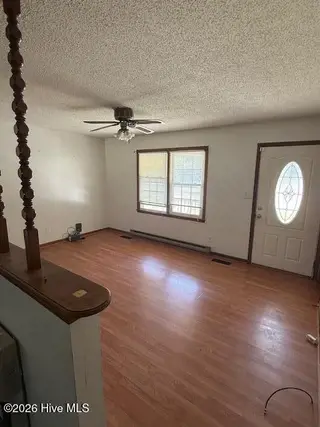704 W 3rd Street, Washington, NC 27889 – photo 4: Living Room