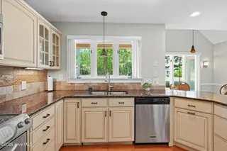 1714 Oakbrook Drive SW, Ocean Isle Beach, NC 28469 – photo 8: Kitchen 3
