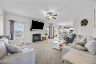 646 Indigo Johnston Drive, Jacksonville, NC 28546 – photo 22: 24_living room