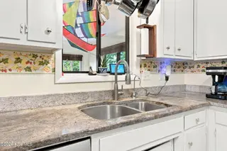 1210 Pelican Drive, New Bern, NC 28560 – photo 12: double sink