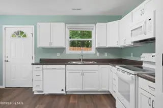 629 Walnut Drive, Jacksonville, NC 28540 – photo 8: 08