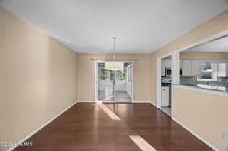 212 Pinewood Drive, New Bern, NC 28562 – photo 15: 31-web-or-mls-0C0A1193