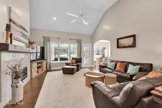 928 Wild Dunes Circle, Wilmington, NC 28411 — 4-bedroom waterfront home in Porters Neck Plantation, Wilmington, NC, photo 10 of 70: 010_img_7740_599