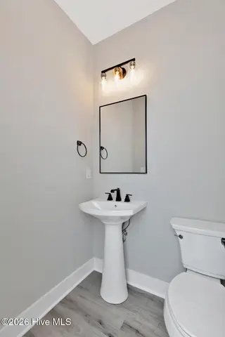 418 Summit Street, Aberdeen, NC 28315 – photo 6: powder room
