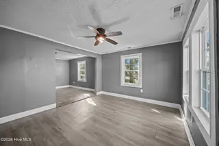 1402 Wooster Street, Wilmington, NC 28401 – photo 5: 26-web-or-mls-IMG_9491