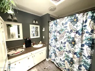 3820 E Vancroft Circle I8, Winterville, NC 28590 – photo 13: Full Bathroom Upstairs