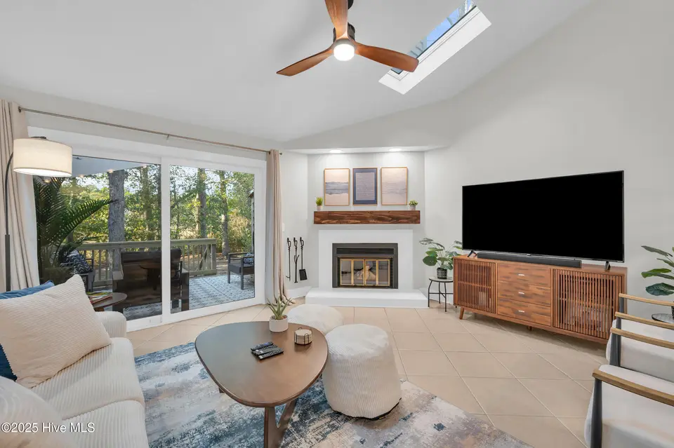 207 Saint Luke Court, Wilmington, NC 28409 — 2-bedroom waterfront townhome in Caneel Cove, Wilmington, NC, photo 1 of 34: 207 st luke ct -00006