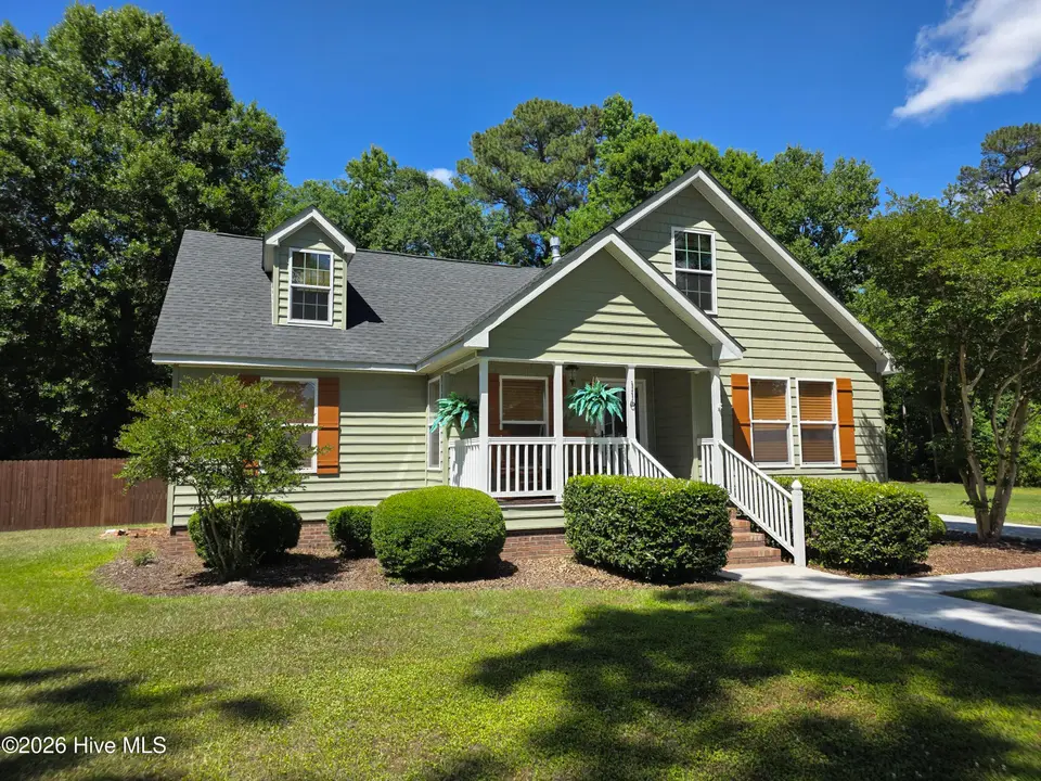 116 Schley Avenue, Lake Waccamaw, NC 28450 – photo 1 of 47: 43297