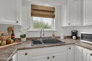304 Causeway Drive Unit A, Wrightsville Beach, NC 28480 — 3-bedroom condo in Windswept, Wrightsville Beach, NC, photo 19 of 52
