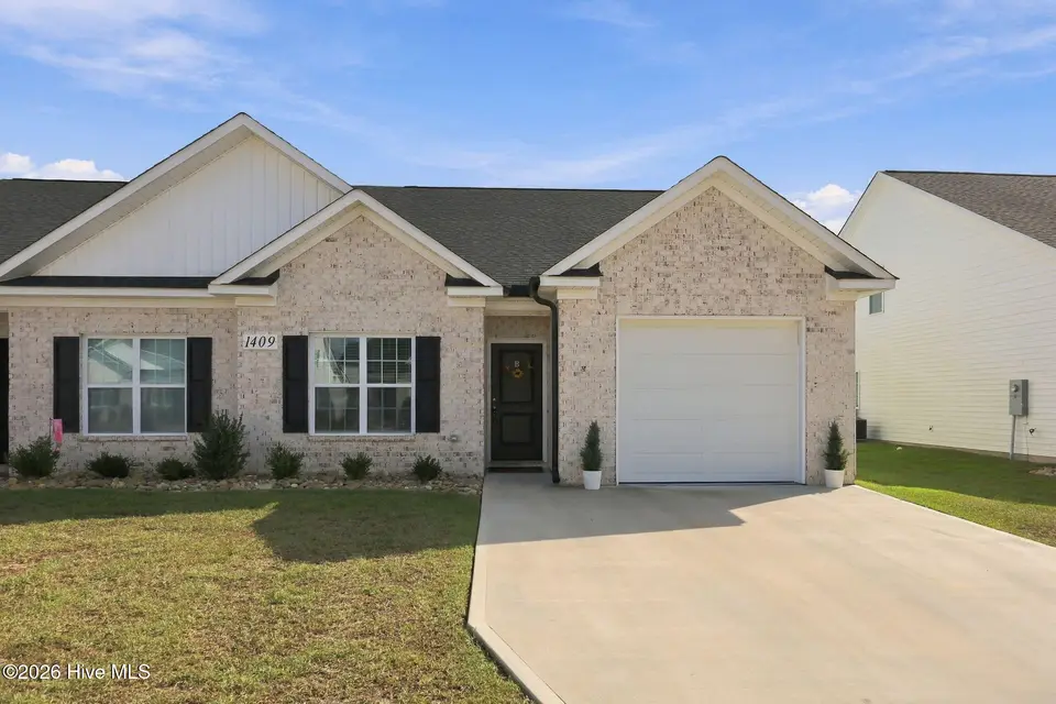 1409 B Dorset Drive, Greenville, NC 27834 – photo 1 of 19: 1409 B