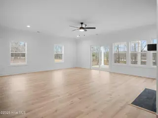 293 E Ivybridge Drive, Hubert, NC 28539 – photo 8: Living Room
