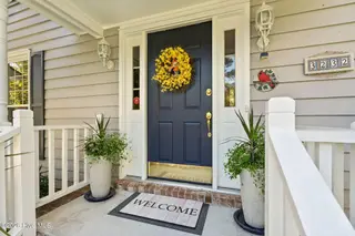 3232 Grey Leaf Drive, Wilmington, NC 28409 — 4-bedroom home in Woodberry Forest, Wilmington, NC, photo 2 of 51: 3232 Grey Leaf front door