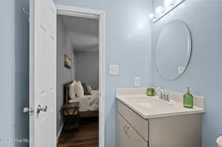 303 Osprey Ridge Drive South, Emerald Isle, NC 28594 – photo 11: Bathroom
