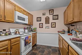 305 Tassel Court, Hubert, NC 28539 — 3-bedroom home in Ole Mill Village, Hubert, NC, photo 7 of 17