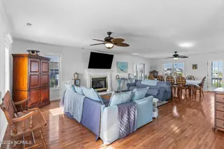 122 Quinton Street, Holden Beach, NC 28462 — 3-bedroom home in Holden Beach, Holden Beach, NC, photo 5 of 54: 14-web-or-mls-BTS09079