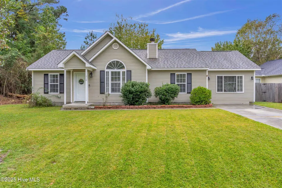 319 Palamino Trail, Jacksonville, NC 28546 – photo 1 of 34: Front