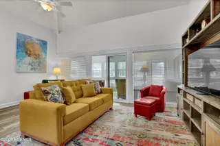 724 Azalea Drive 433, Hampstead, NC 28443 – photo 10: Living Room