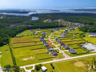 107 Peletier Shores Drive, Peletier, NC 28584 – photo 10: Gorgeous home in Peletier Shores