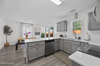 905 Walnut Street, Wilmington, NC 28401 – photo 15: 17_kitchen