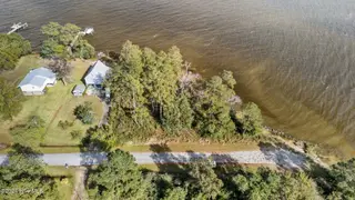 211 S River Drive, Beaufort, NC 28516 – photo 5: 4-web-or-mls-DJI_20241115130946_0963_D