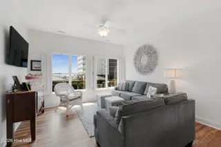 104 S 3rd Street I-1 & Slip 5 Atlantic Harbour, Morehead City, NC 28557 – photo 11: Living room