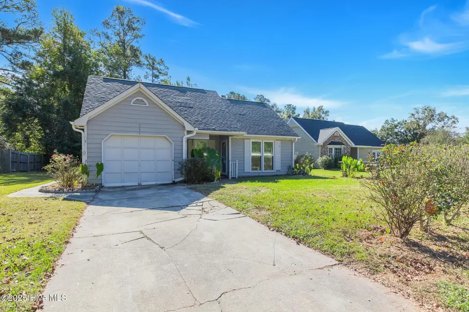 114 Hunting Green Drive, Jacksonville, NC 28546 – photo 1 of 25: front